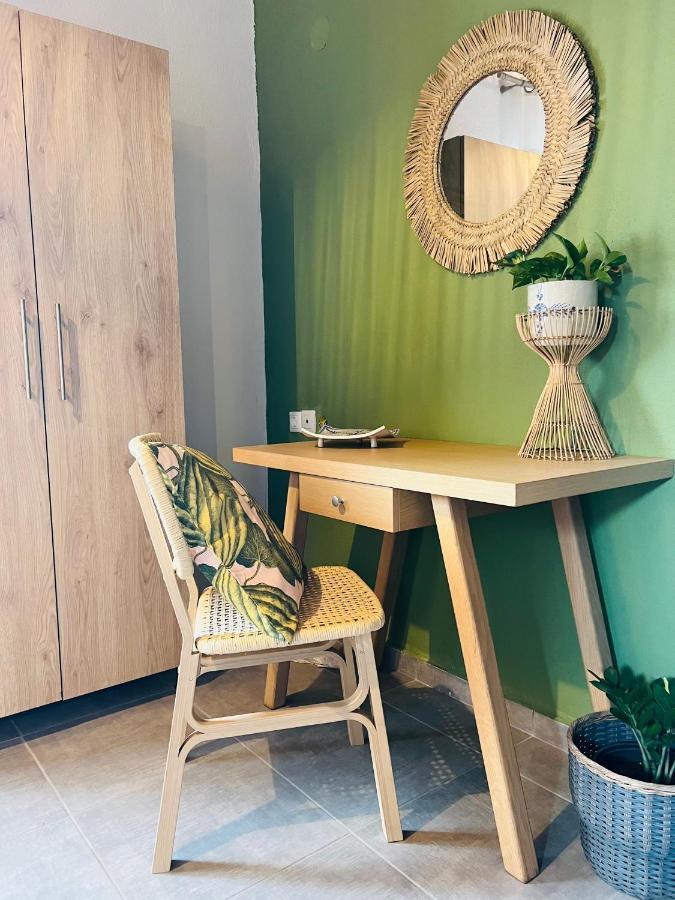 Amaryllis Apartments Торони Екстериор снимка